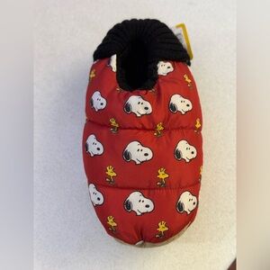 Peanuts Yellow and Black Slipper Socks